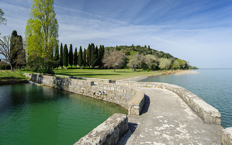 UN GIORNO TRA LE ISOLE DEL LAGO TRASIMENO 

